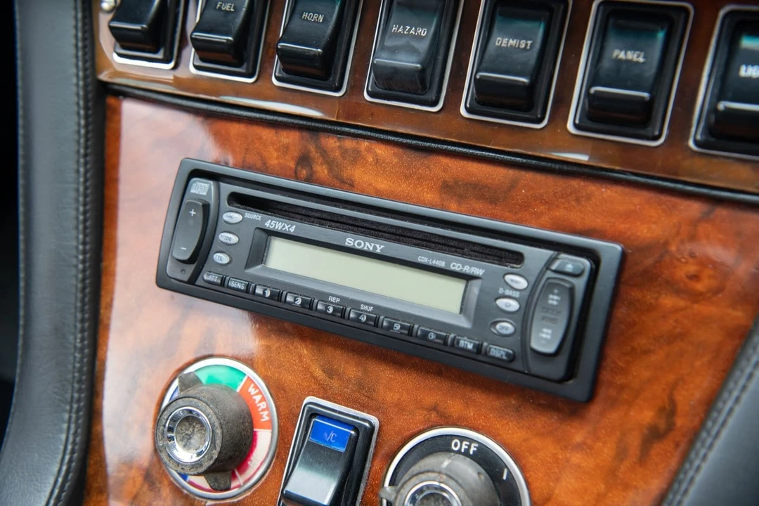 1973 Jensen Interceptor - Image 10 of 30