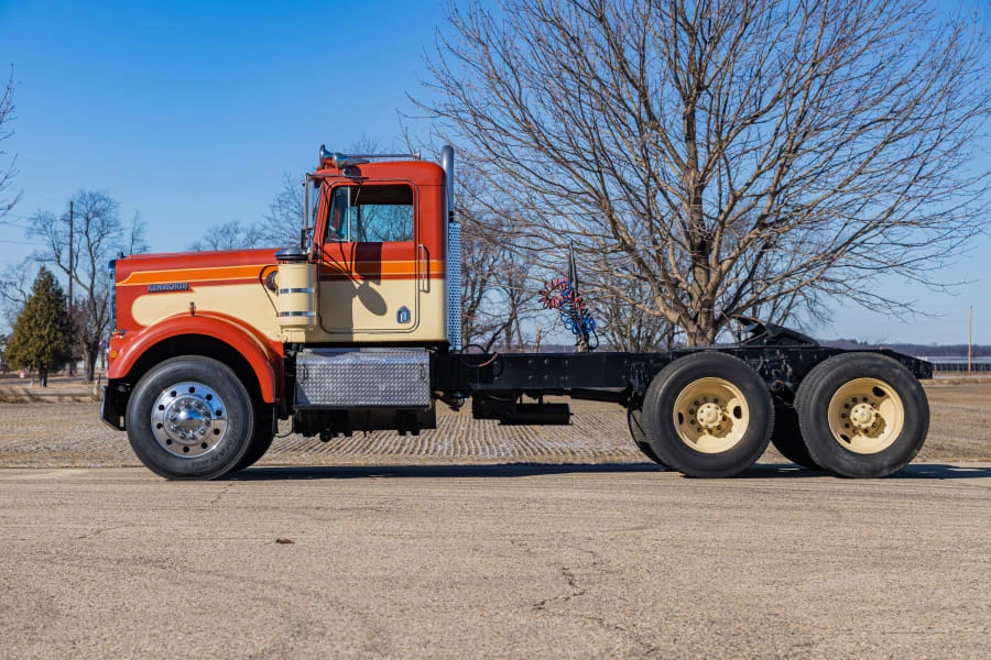 1973 Kenworth W900 - Image 2 of 31