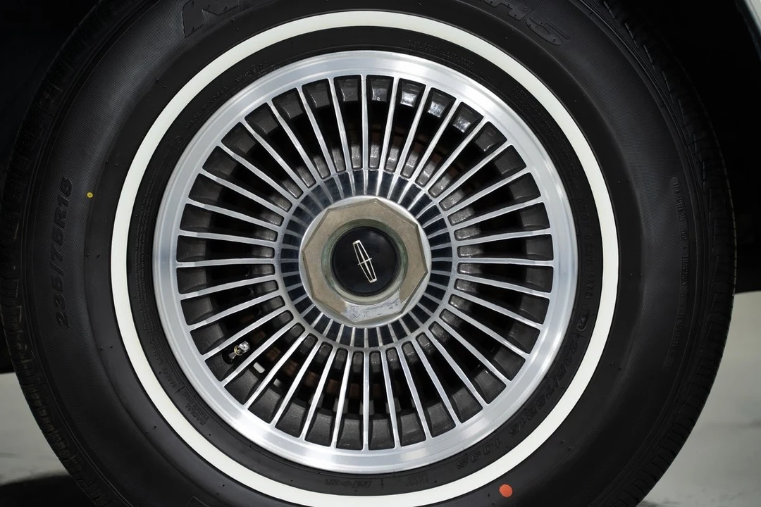 1973 Lincoln Continental Mark IV - Image 11 of 31
