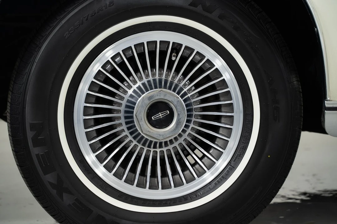 1973 Lincoln Continental Mark IV - Image 10 of 31