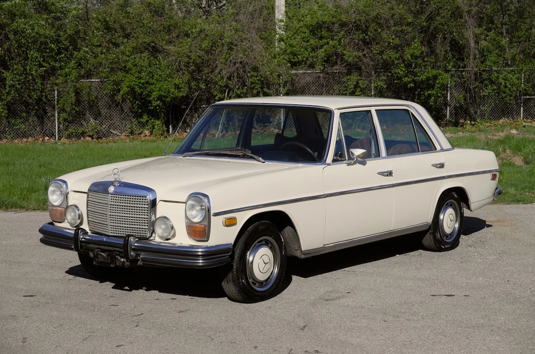 1973 Mercedes-Benz W114 & W115 - Image 8 of 31