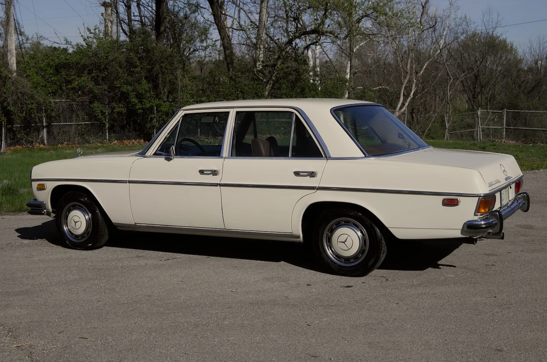 1973 Mercedes-Benz W114 & W115 - Image 13 of 31