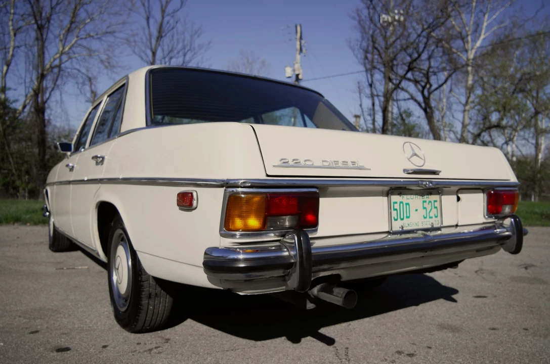 1973 Mercedes-Benz W114 & W115 - Image 17 of 31