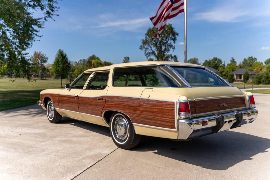 1973 Pontiac Safari - Image 9 of 31