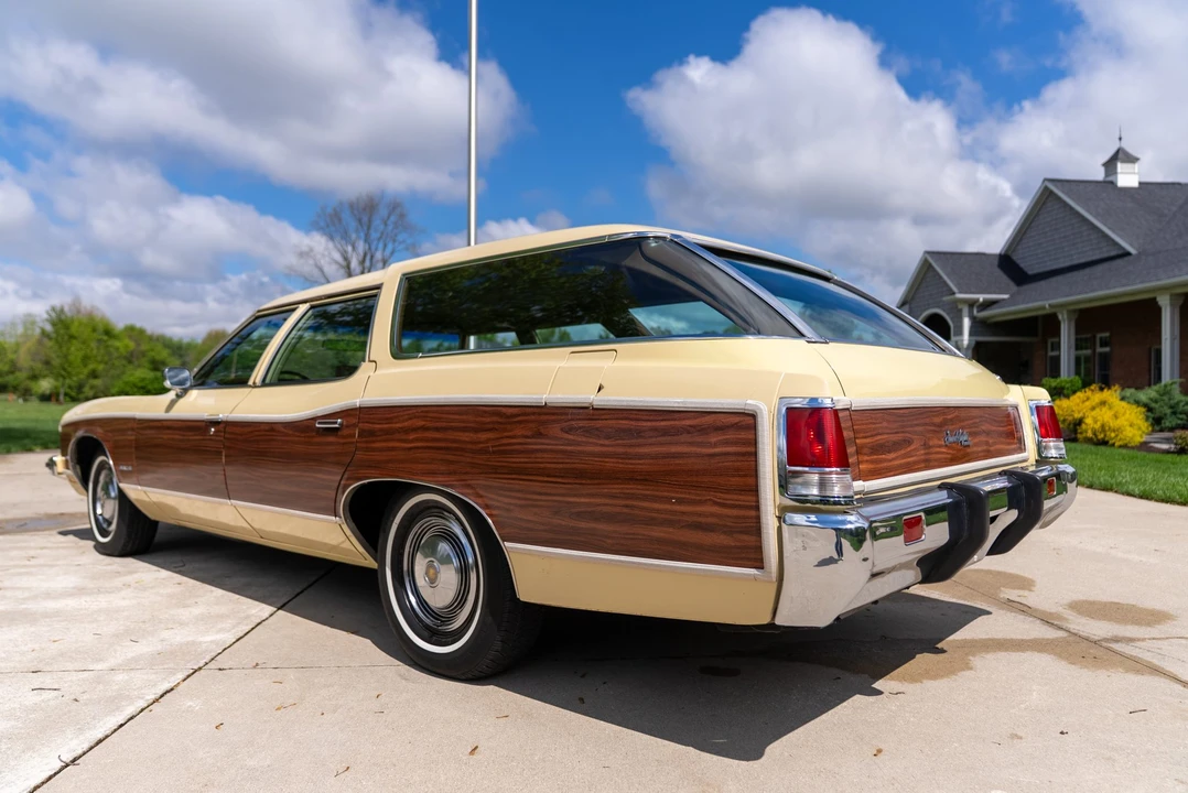1973 Pontiac Safari - Image 9 of 31