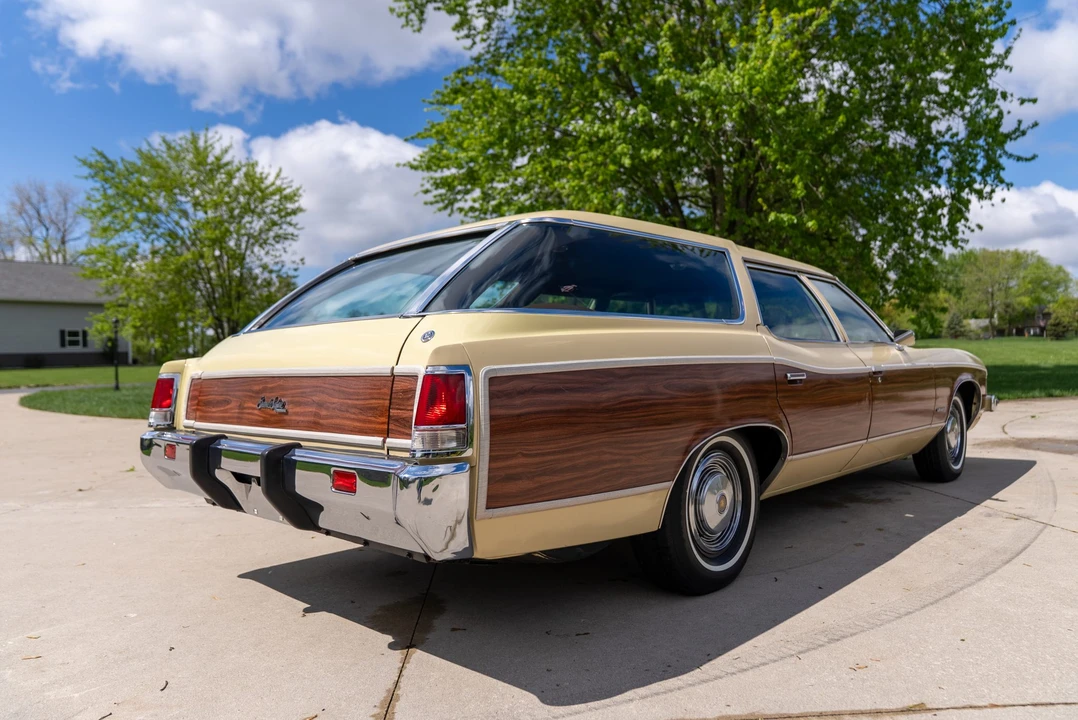 1973 Pontiac Safari - Image 14 of 31