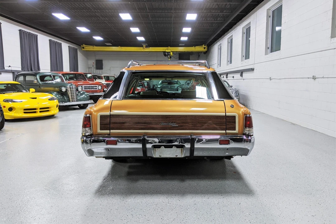 1973 Pontiac Safari - Image 9 of 31