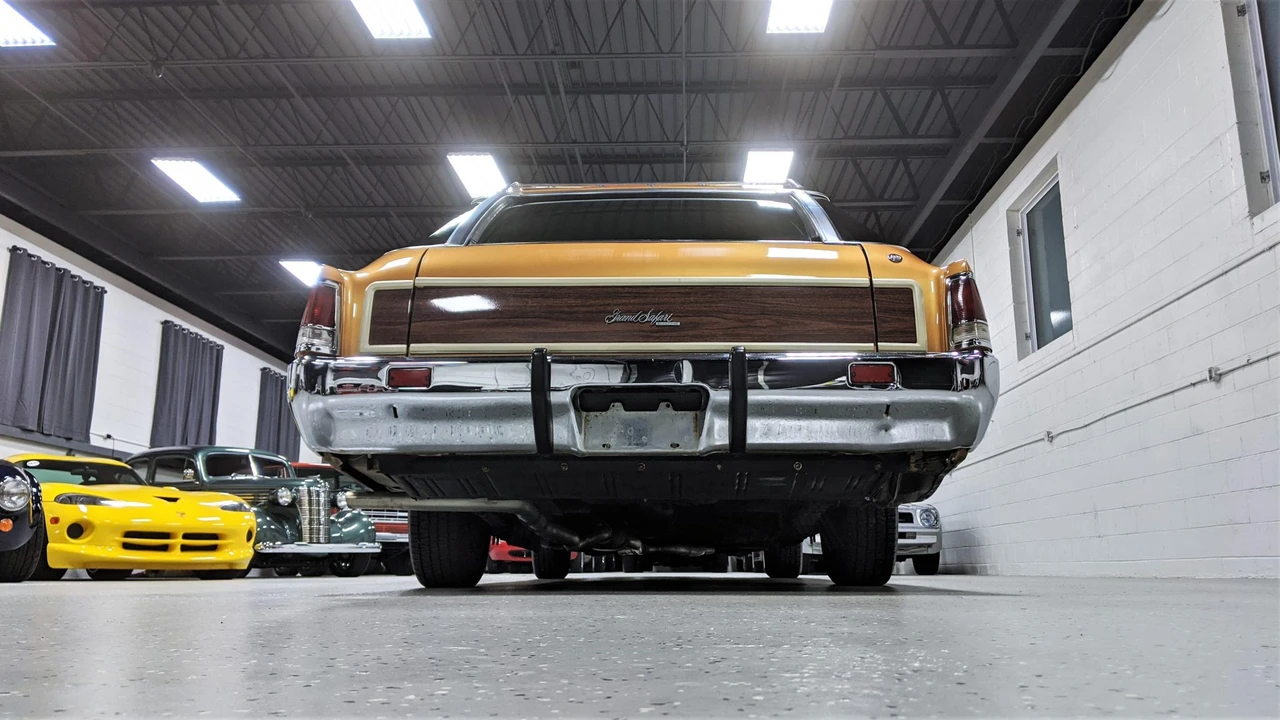 1973 Pontiac Safari - Image 10 of 31
