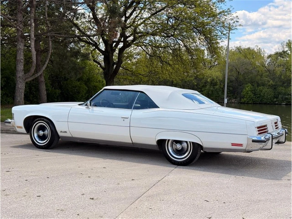 1973 Pontiac Grand Ville - Image 2 of 31