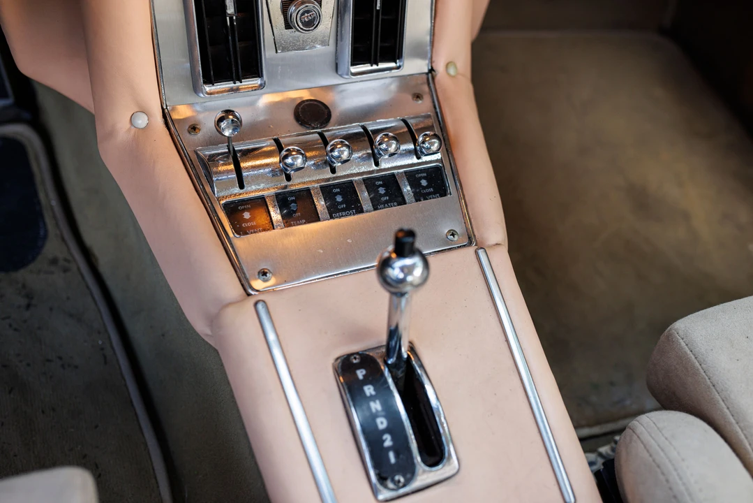 1973 Studebaker Avanti - Image 16 of 31