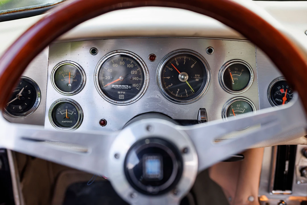 1973 Studebaker Avanti - Image 12 of 31
