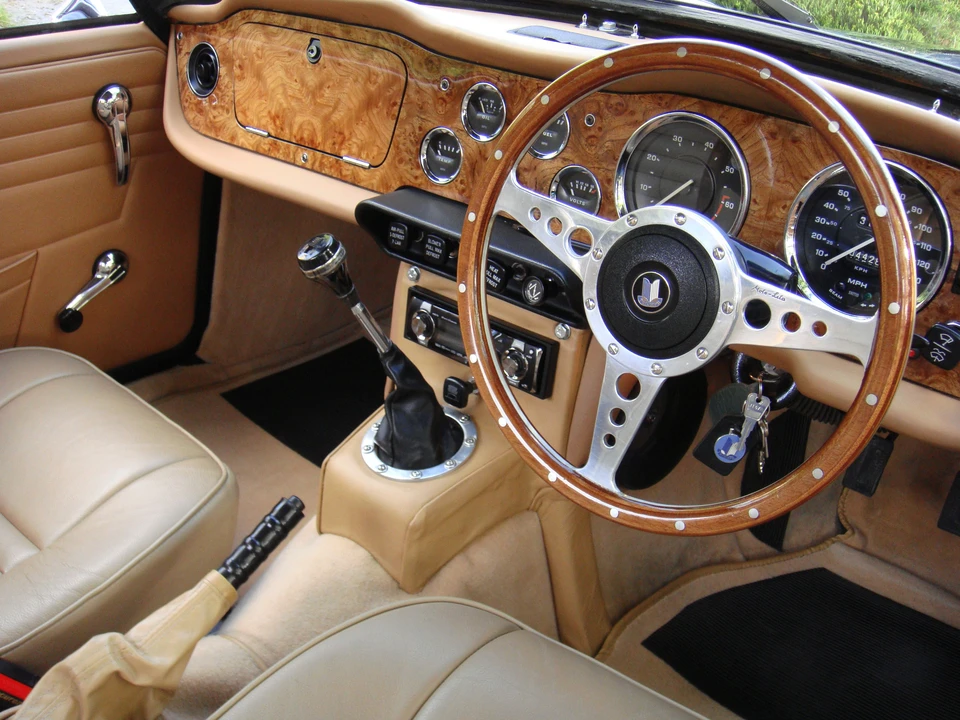 1973 Triumph TR6 CF Injected - Image 8 of 15