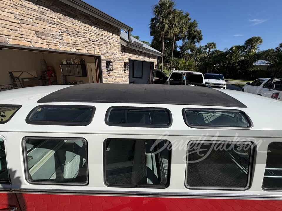1973 Volkswagen Split-Window Bus - Image 15 of 24