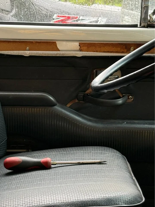 1973 Volkswagen Bay-Window Bus - Image 2 of 10