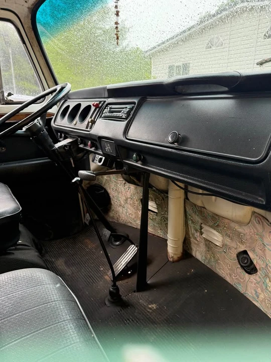 1973 Volkswagen Bay-Window Bus - Image 5 of 10