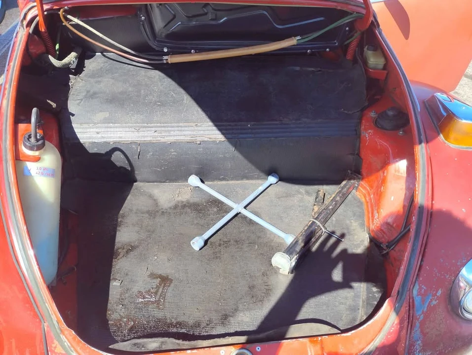 1973 Volkswagen Super Beetle - Image 10 of 11