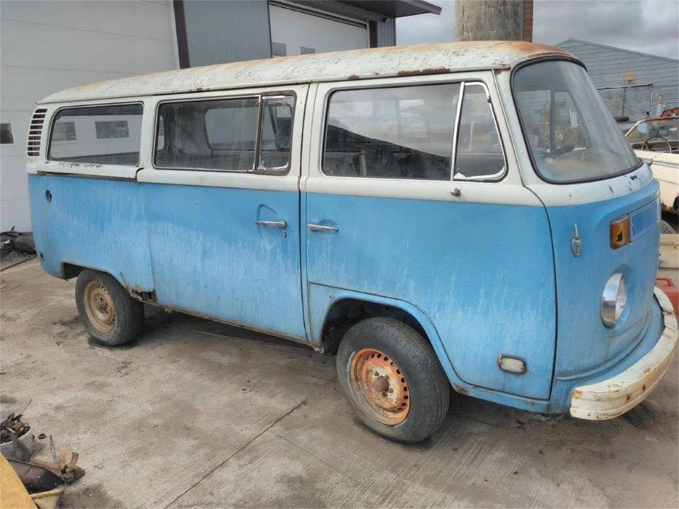 1973 Volkswagen Bay-Window Bus - Image 2 of 12