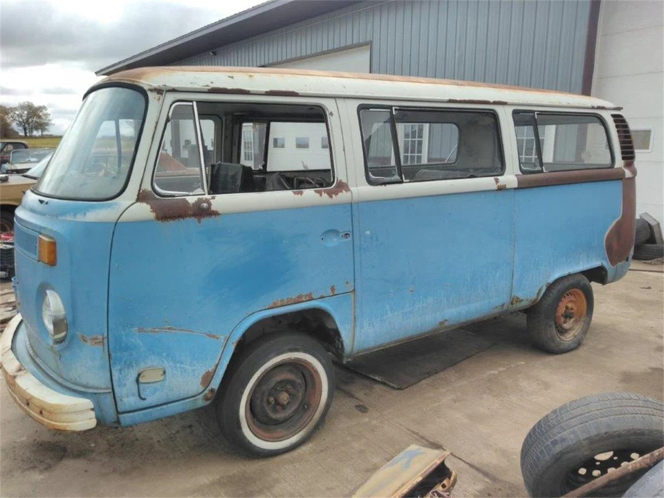 1973 Volkswagen Bay-Window Bus - Image 4 of 12