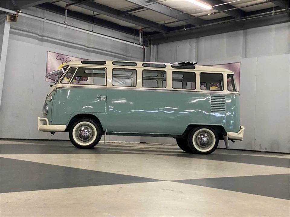 1973 Volkswagen Bay-Window Bus - Image 6 of 31