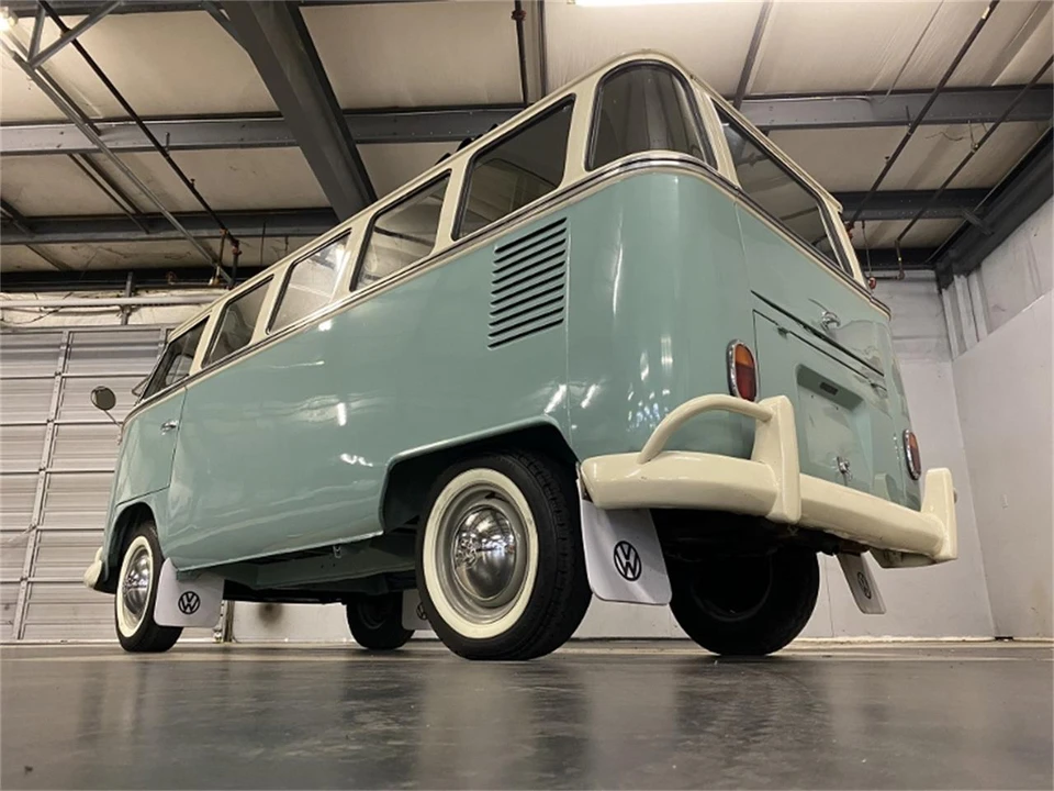 1973 Volkswagen Bay-Window Bus - Image 11 of 31