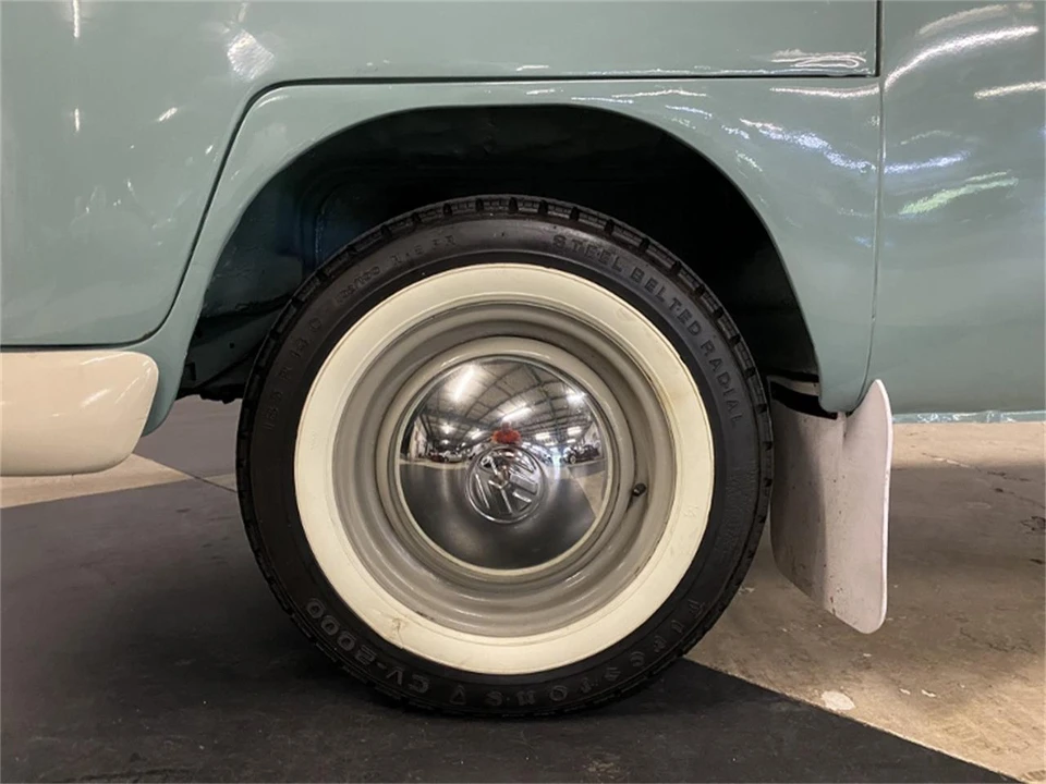 1973 Volkswagen Bay-Window Bus - Image 25 of 31