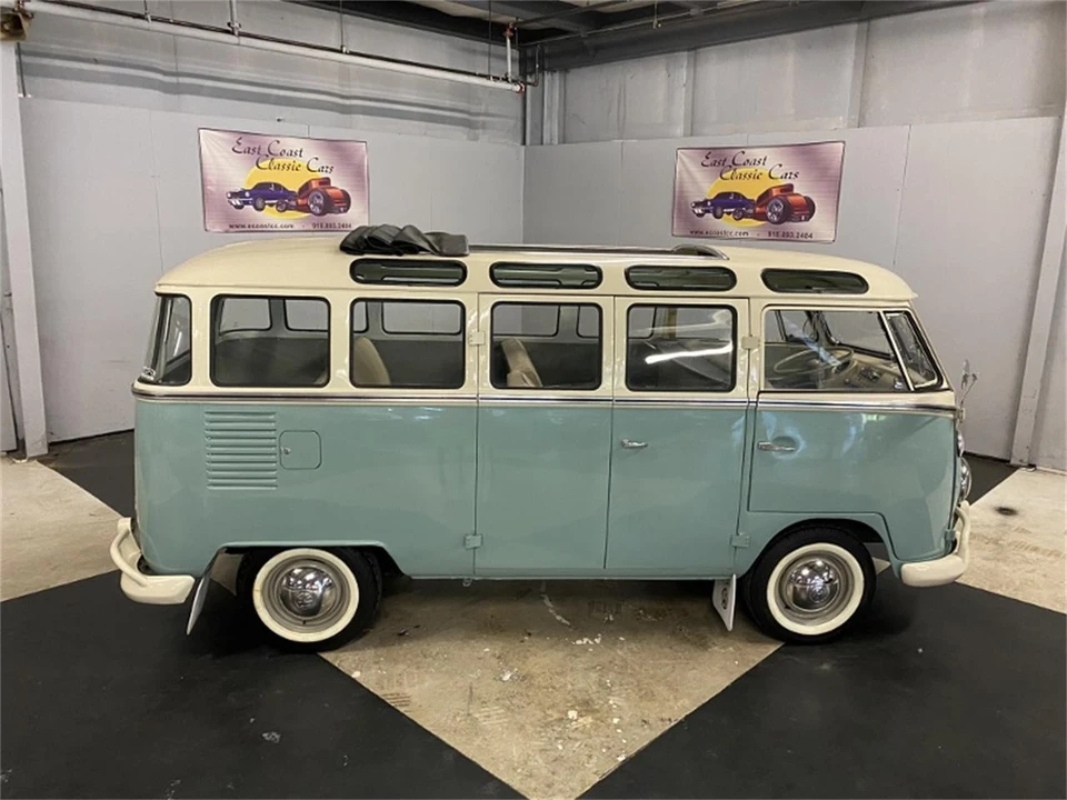 1973 Volkswagen Bay-Window Bus - Image 5 of 31
