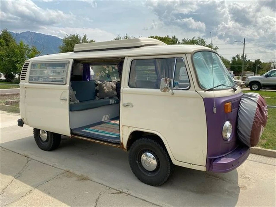 1973 Volkswagen Bay-Window Bus - Image 15 of 17