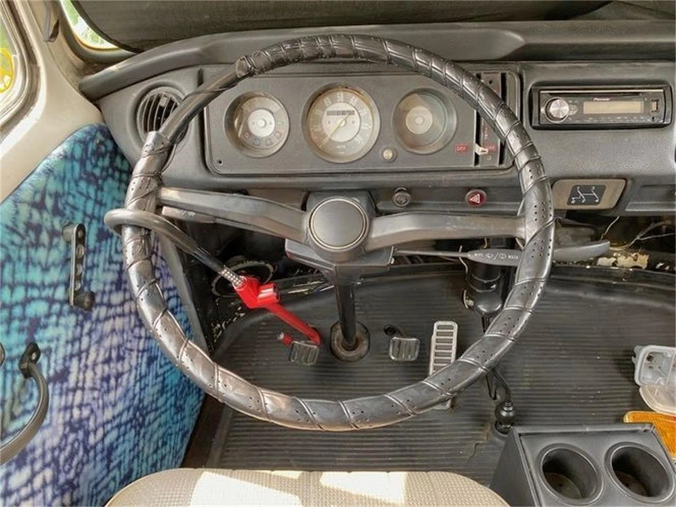 1973 Volkswagen Bay-Window Bus - Image 13 of 17