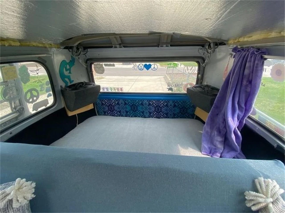 1973 Volkswagen Bay-Window Bus - Image 3 of 17