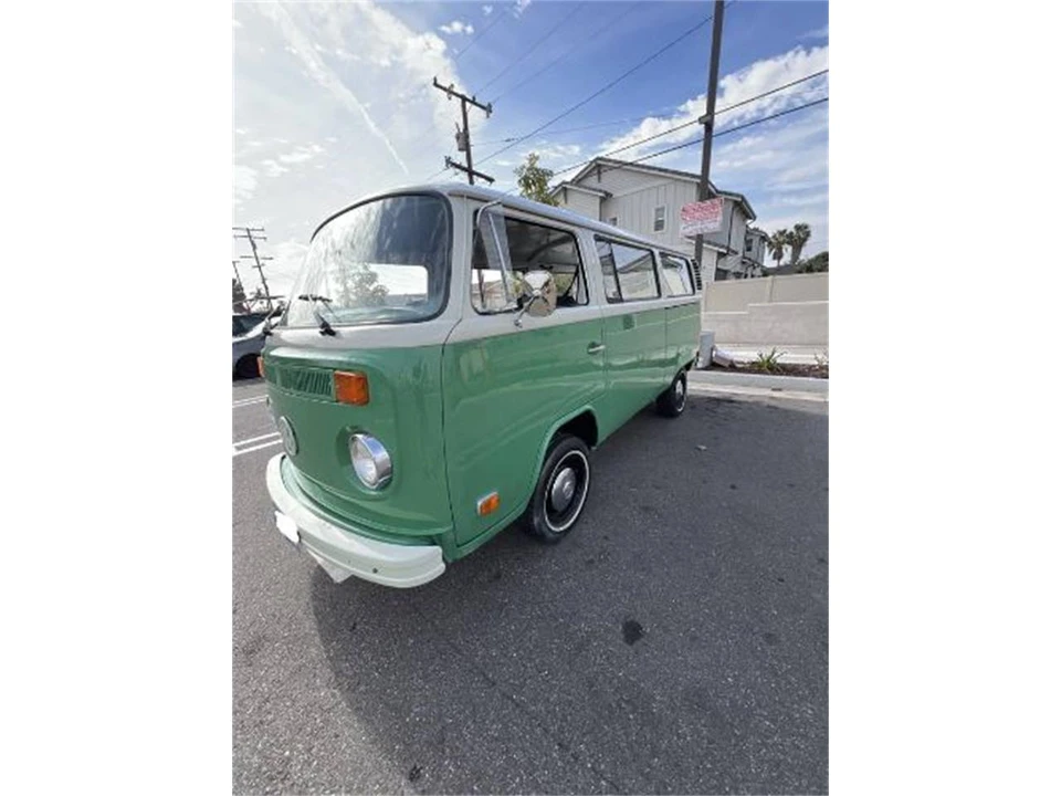 1973 Volkswagen Bay-Window Bus - Image 2 of 13