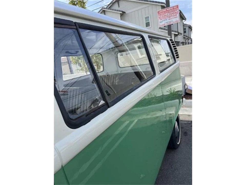 1973 Volkswagen Bay-Window Bus - Image 6 of 13