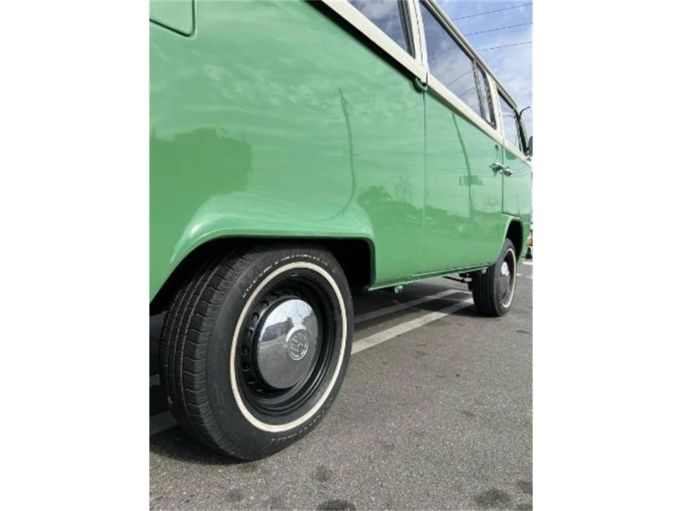1973 Volkswagen Bay-Window Bus - Image 9 of 13