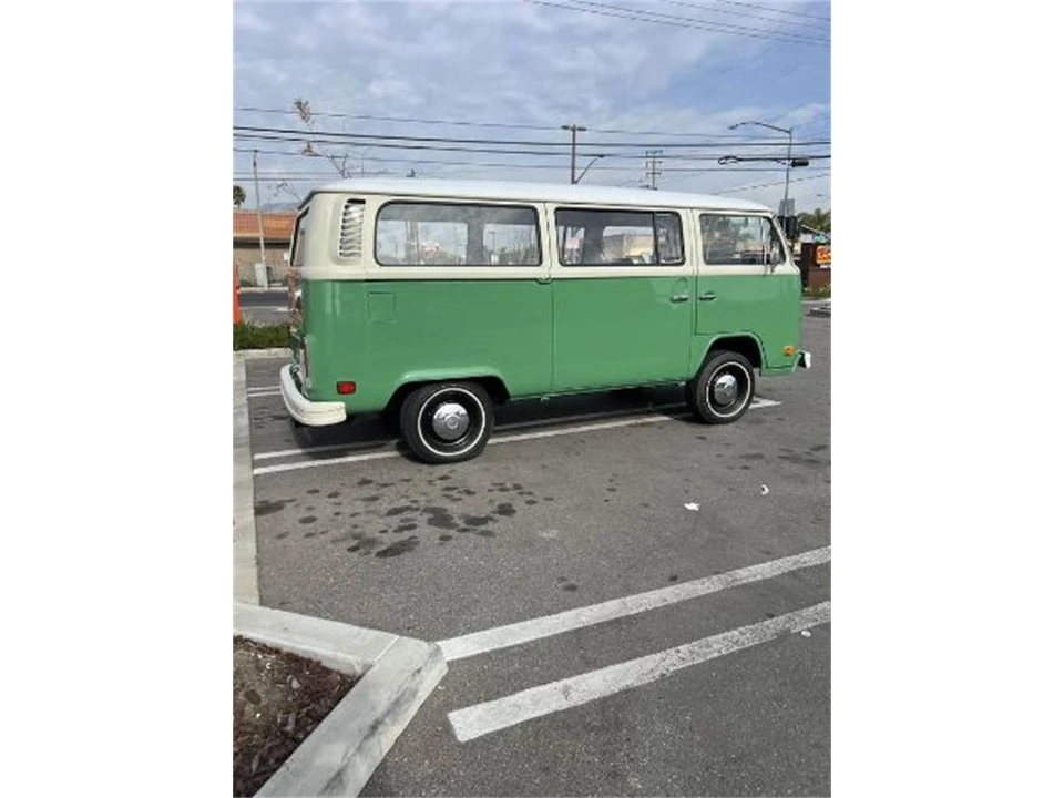 1973 Volkswagen Bay-Window Bus - Image 10 of 13