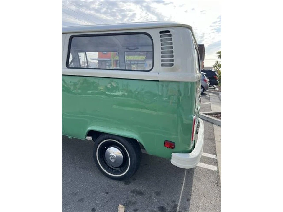 1973 Volkswagen Bay-Window Bus - Image 8 of 13