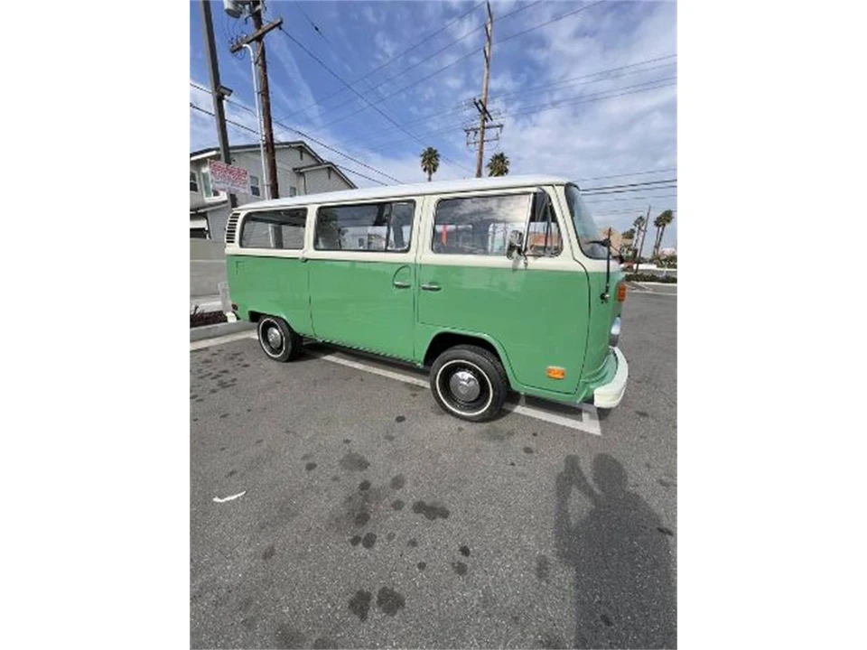 1973 Volkswagen Bay-Window Bus - Image 12 of 13