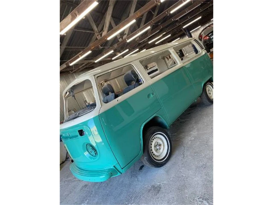 1973 Volkswagen Bay-Window Bus - Image 2 of 7