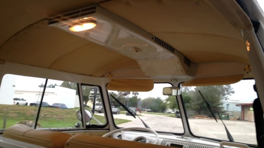 1973 Volkswagen Bay-Window Bus - Image 6 of 12