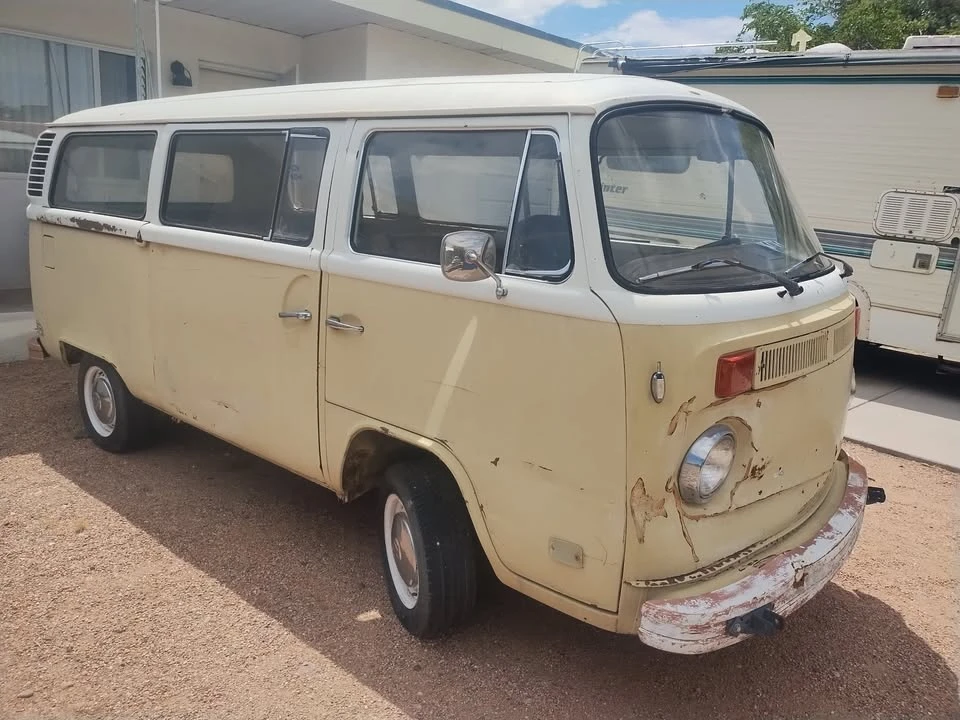 1973 Volkswagen Bay-Window Bus - Image 2 of 9
