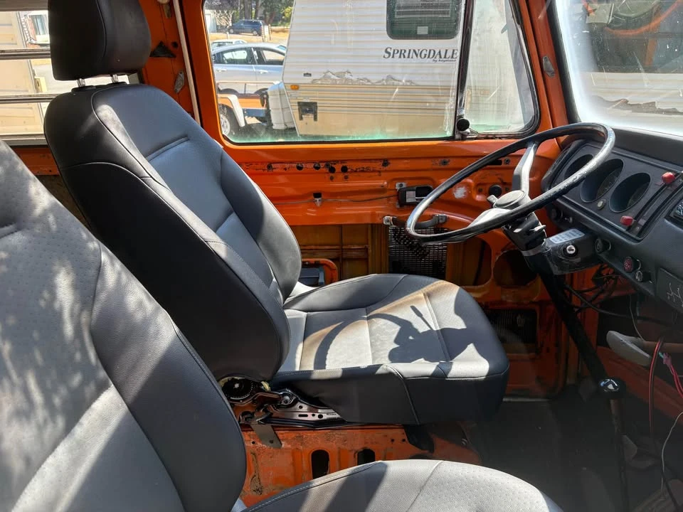 1973 Volkswagen Bay-Window Bus - Image 6 of 9