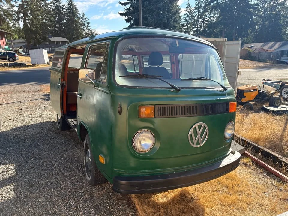 1973 Volkswagen Bay-Window Bus - Image 2 of 9