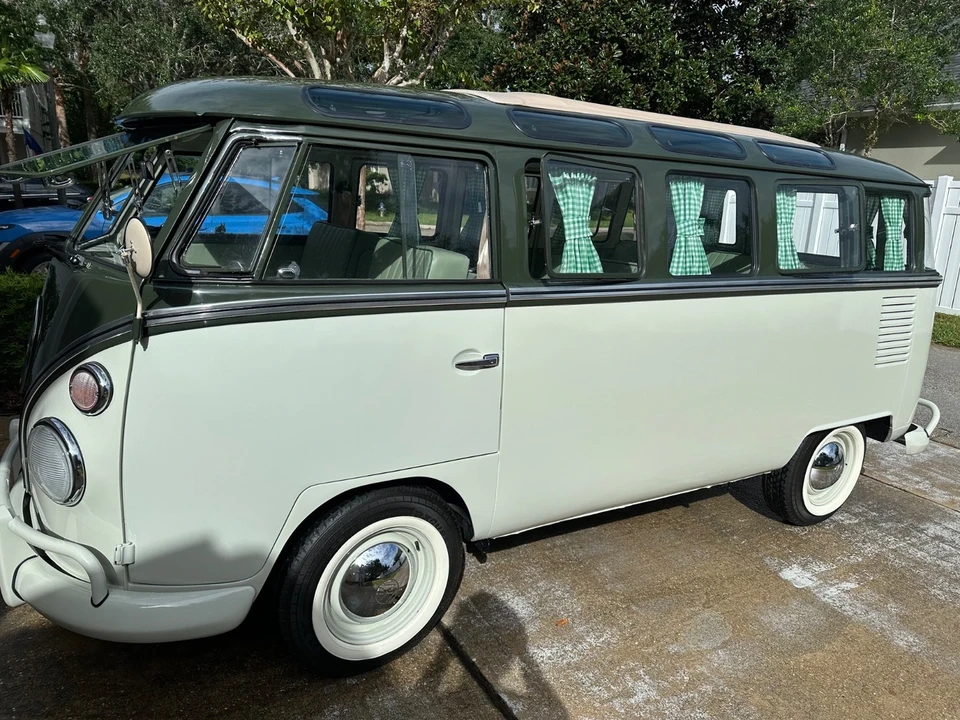 1973 Volkswagen Bay-Window Bus - Image 3 of 18