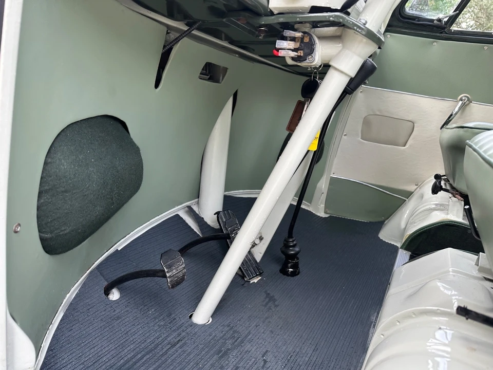 1973 Volkswagen Bay-Window Bus - Image 9 of 18