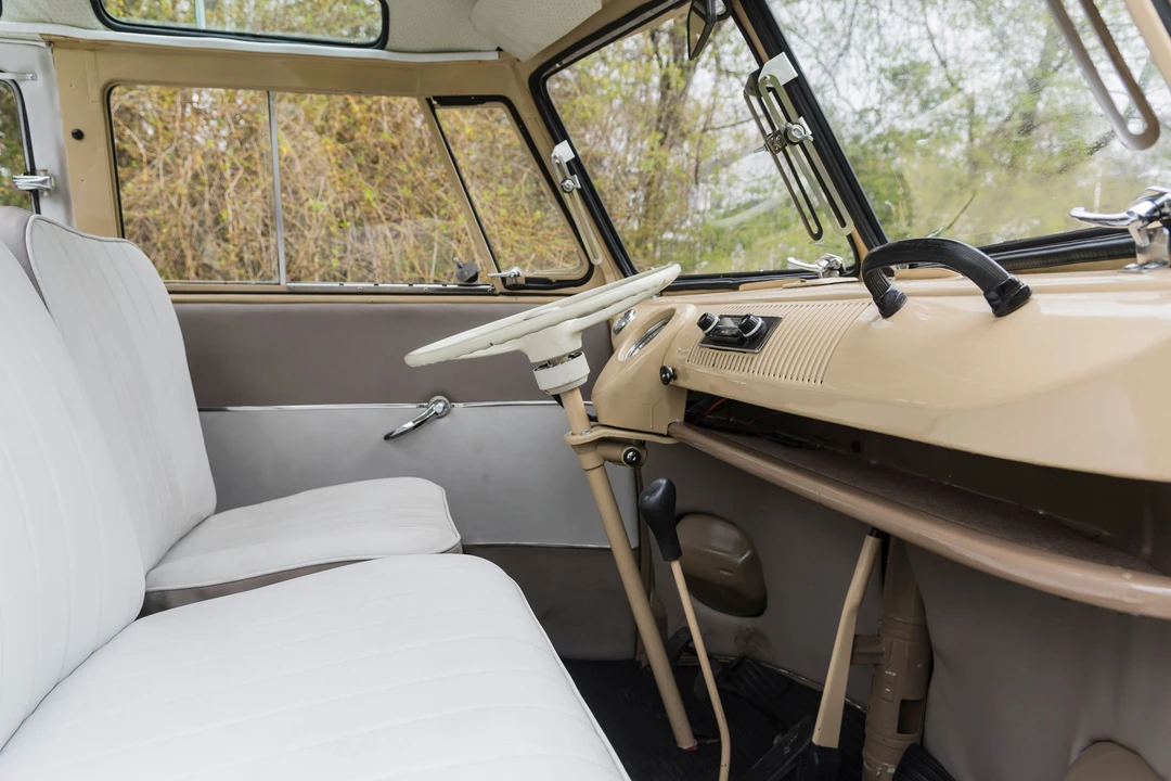 1973 Volkswagen Bay-Window Bus - Image 25 of 31