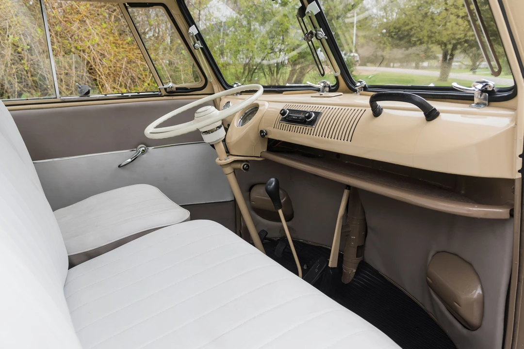 1973 Volkswagen Bay-Window Bus - Image 26 of 31