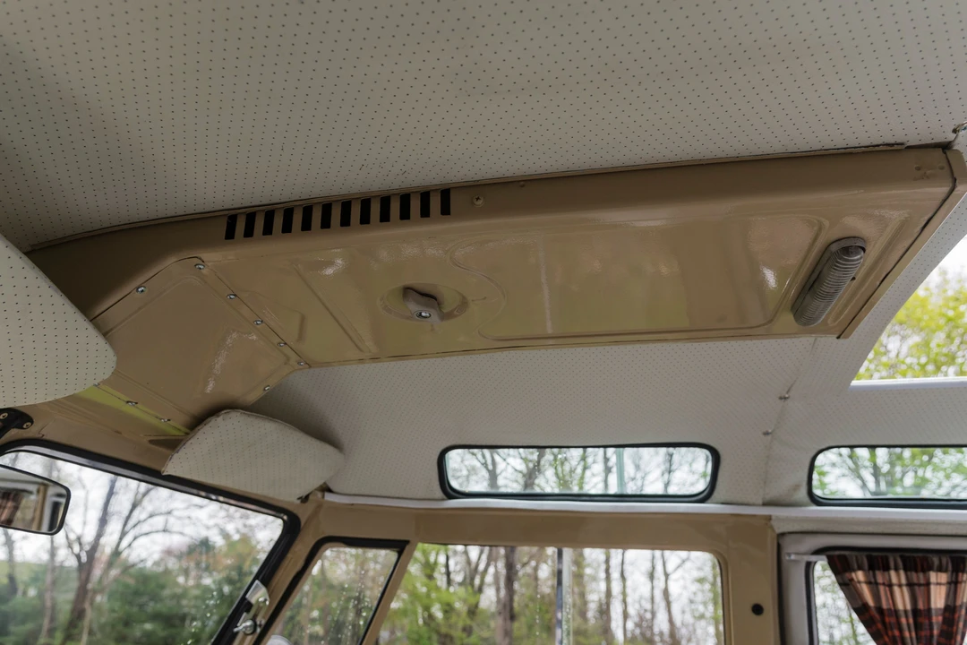 1973 Volkswagen Bay-Window Bus - Image 28 of 31