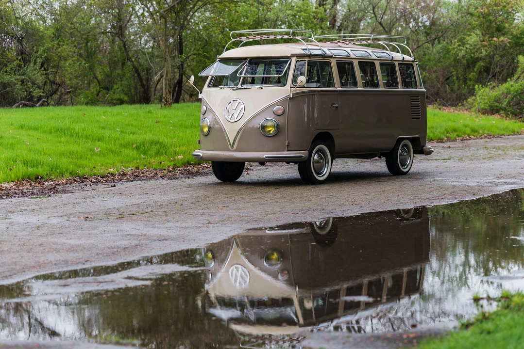 1973 Volkswagen Bay-Window Bus - Image 22 of 31