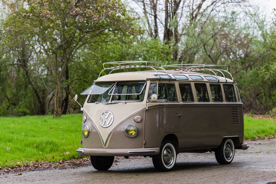 1973 Volkswagen Bay-Window Bus - Image 11 of 31