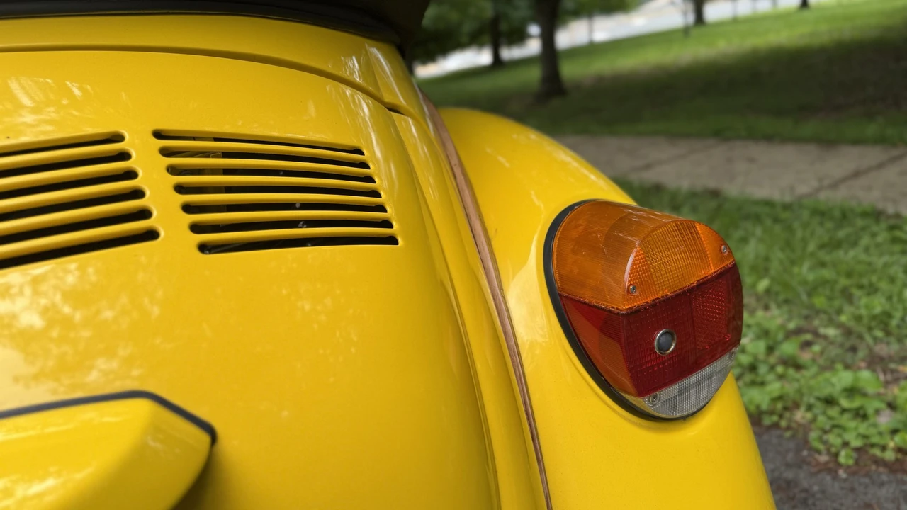 1973 Volkswagen Super Beetle - Image 13 of 31
