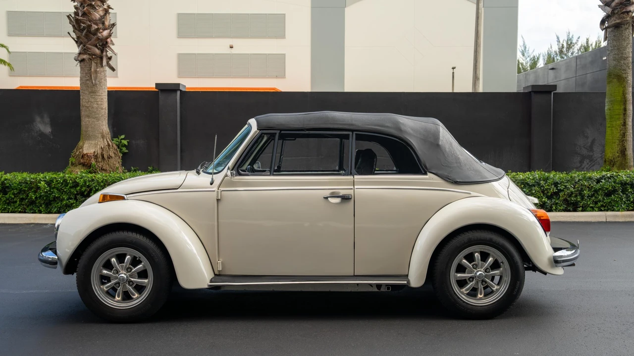 1973 Volkswagen Super Beetle - Image 13 of 31