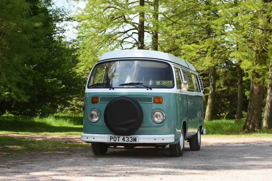 1973 Volkswagen Bay-Window Bus - Image 9 of 30